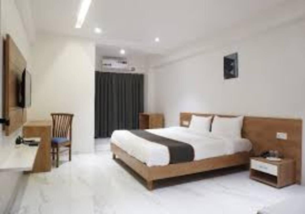 L P Regency, Pune Exterior photo